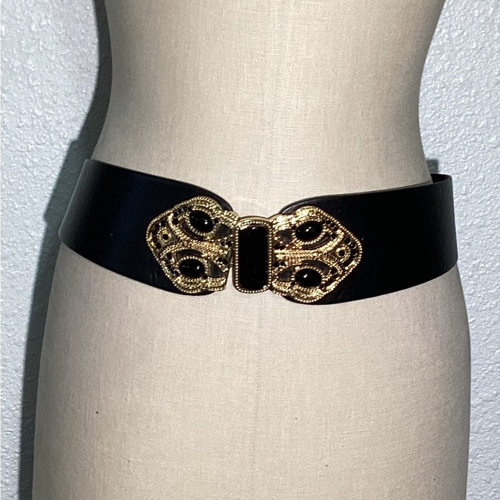 Chico’s black elastic faux leather belt size large